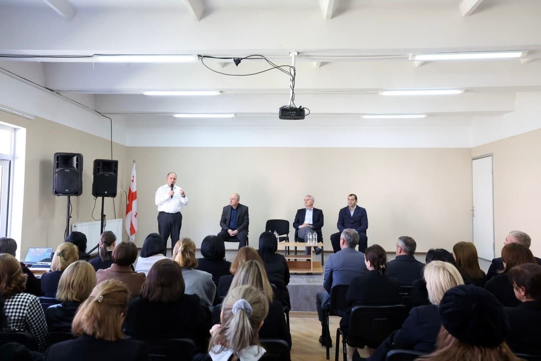 გივი მიქანაძემ ლაგოდეხისა და ყვარლის მუნიციპალიტეტების სკოლების მოსწავლეთა მშობლებს რეფორმის ფარგლებში განსახორციელებელი ინიციატივები გააცნო
