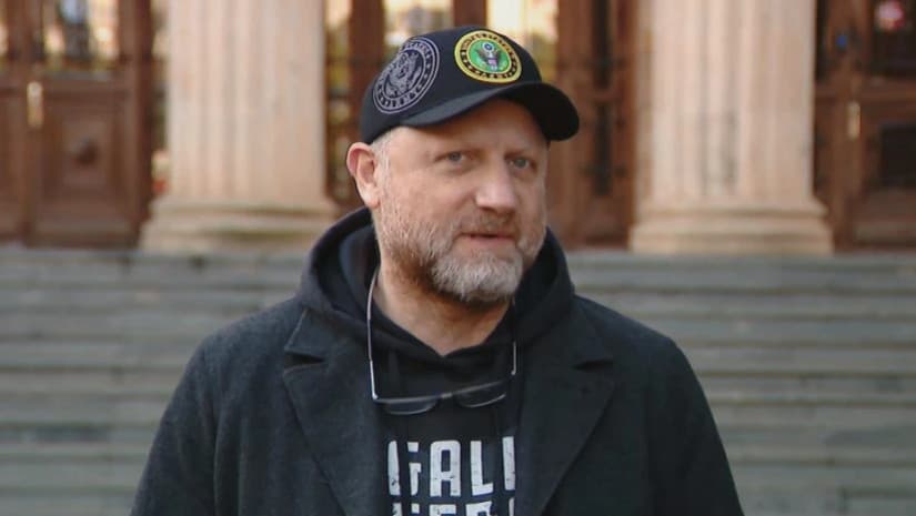 ზურაბ ჯაფარიძე - დაახლოებით 20-მდე პოლიციელია, რომელიც ზღაპრებს ჰყვება, რომ ვითომ დაგვინახეს მე და ვიღაცები, რომ ხალხს მოვუწოდებდით