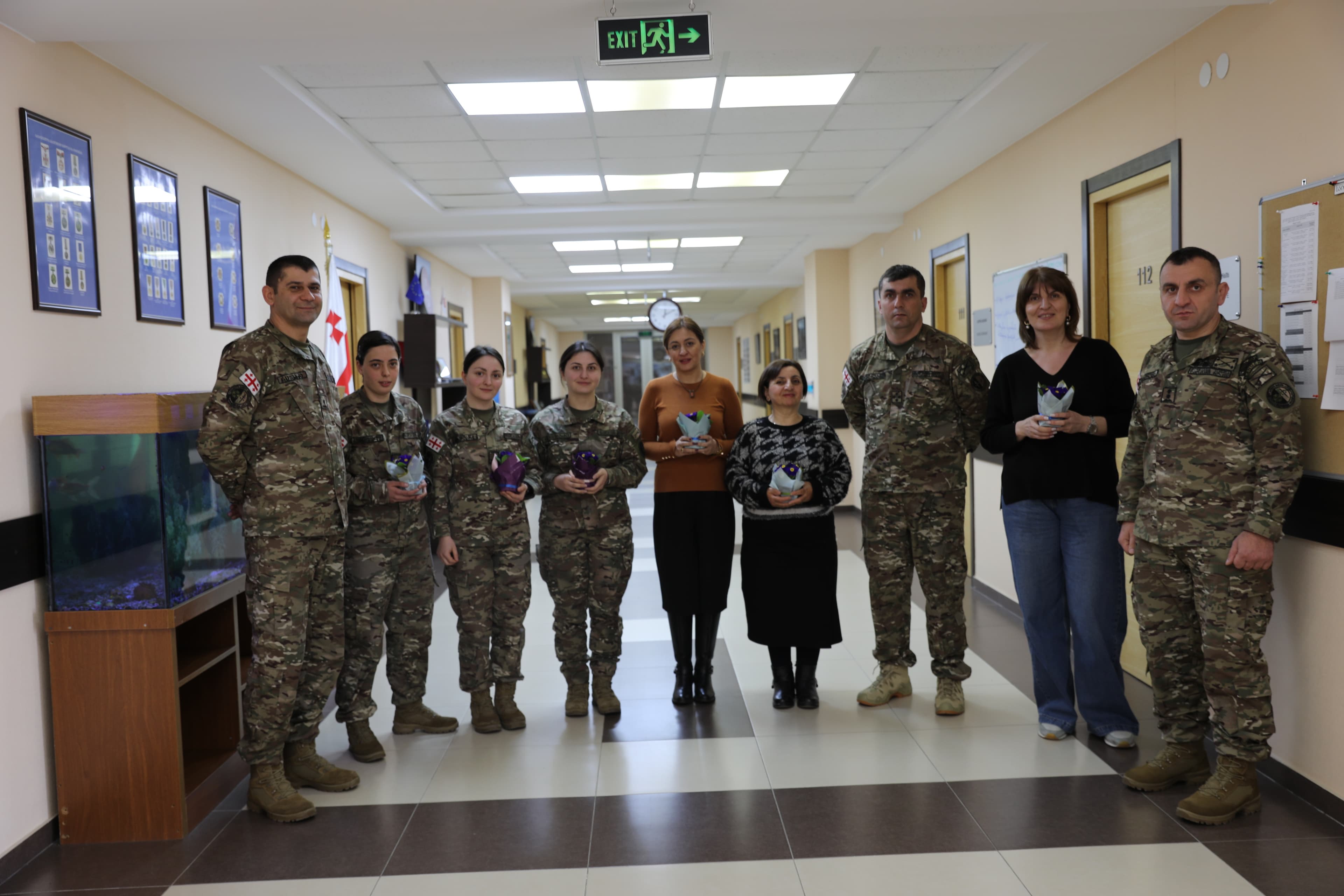 <p style="text-align: justify">ეროვნული თავდაცვის აკადემიაში დედის დღისა და ქალთა საერთაშორისო დღისადმი მიძღვნილი ღონისძიება გაიმართა.</p><p style="text-align: justify">აკადემიის მმართველმა რგოლმა, სტრუქტურული ერთეულების ხელმძღვანელ პირებთან ერთად, ქალთა პერსონალს, იუნკერებს და მსმენელ გოგონებს დღესასწაულები მიულოცეს.</p><p style="text-align: justify">მილოცვის შემდეგ დამსწრე ქალბატონებს ყვავილების თაიგულები და მისალოცი ბარათები გადაეცათ.</p>