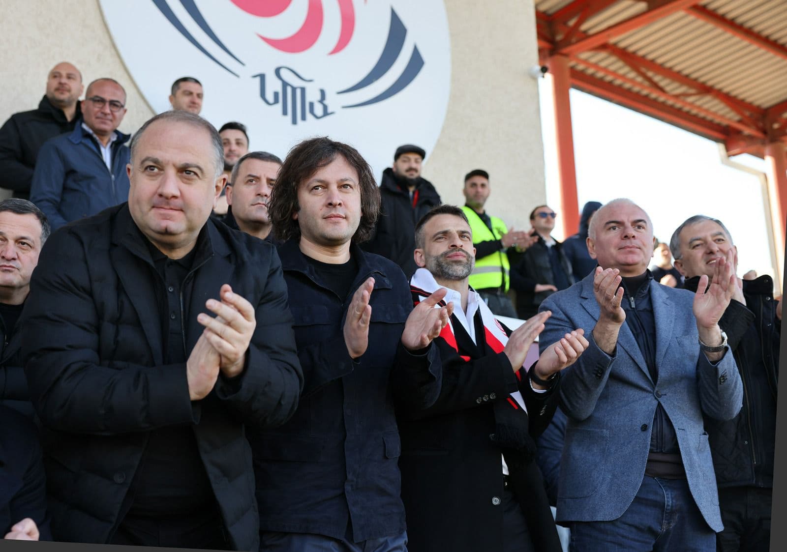 Frontnews image description