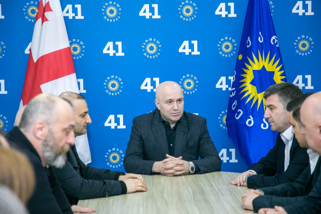 სულხან თამაზაშვილმა აჭარის უმაღლესი საბჭოს ფრაქცია „ქართული ოცნების“ წევრებთან სამუშაო შეხვედრა გამართა