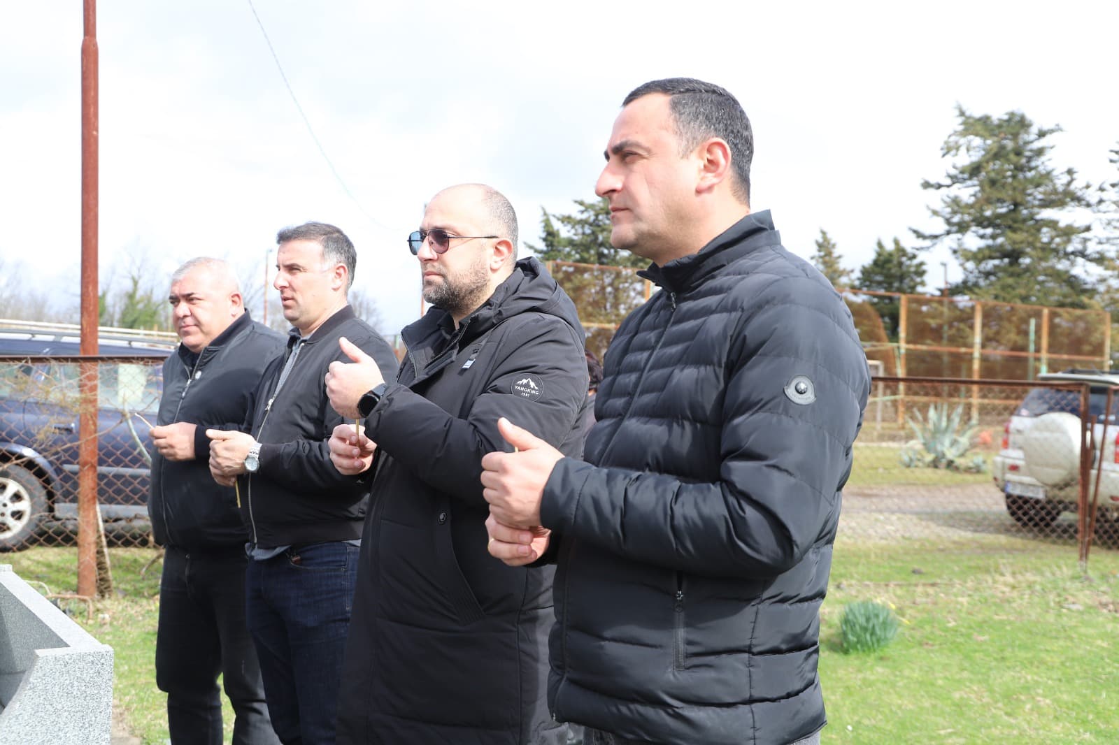 <p style="text-align: justify">5 მარტი აგვისტოს ომის გმირის ბადრი ბასილაძის დაბადების დღეა.</p><p style="text-align: justify">აგვისტოს ომის გმირის დაბადების დღესთან დაკავშირებით, თერჯოლის მუნიციპალიტეტის მერის მოადგილეებმა, საკრებულოს თავმჯდომარის მოადგილეებმა, თერჯოლის ვეტერანთა საქმეთა სახელმწიფო სამსახურის ხელმძღვანელმა, საკრებულოს და მერიის შესაბამისი სამსახურების &nbsp;წარმომადგენლებმა, გმირის საფლავი ყვავილებით შეამკეს და პატივი მიაგეს ბადრი ბასილაძის &nbsp;ხსოვნას. შესრულდა მისი სულის მოსახსენებელი პანაშვიდი.</p><p style="text-align: justify">ბადრი ბასილაძე 1985 წლის 5 მარტს თერჯოლის რაიონის სოფელ ჭოგნარში დაიბადა. ქართველი სამხედრო პირი, კაპრალი 2008 წლის რუსეთ-საქართველოს აგვისტოს ომში მონაწილეობდა. 9 აგვისტოს რუსულმა ჭურვმა იმსხვერპლა. &nbsp;</p>