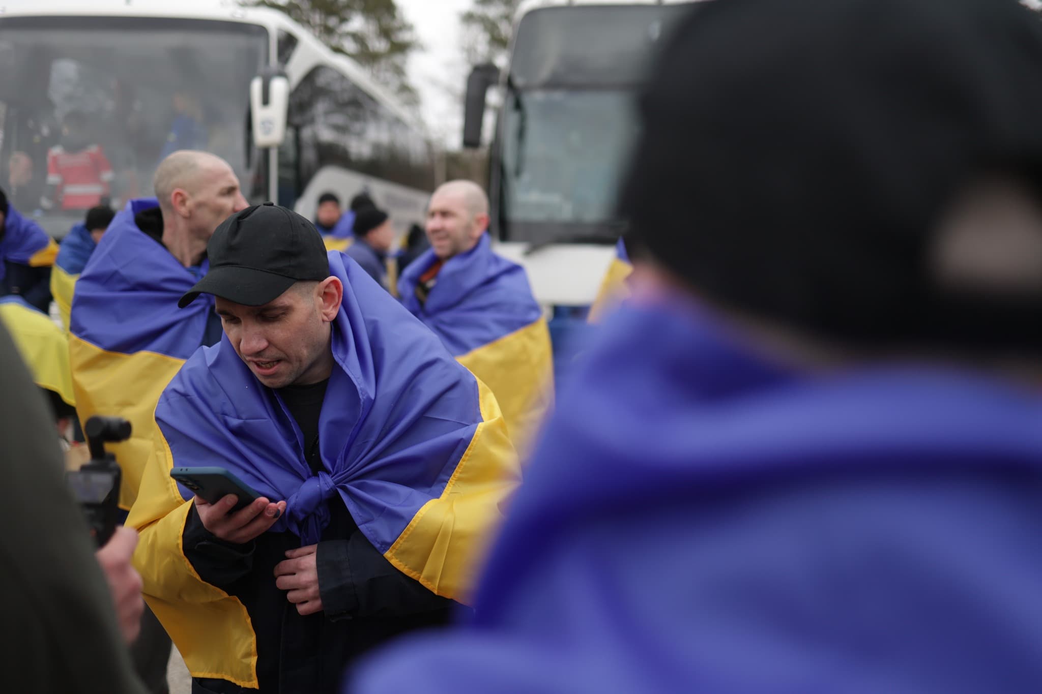 <p><span style="color: rgb(0, 0, 0)">&nbsp;Ukraine has secured the release of 300 servicememebers from Russian captivity during the second stage of a prisoner exchange agreed in Geneva, Ukrainian authorities said.</span></p><p><span style="color: rgb(0, 0, 0)">Those released include members of the Ground Forces, Air Assault Forces, Navy, Air Force, and Unmanned Systems Forces, as well as personnel from the National Guard, State Border Guard Service and State Special Transport Service.</span></p><p><span style="color: rgb(0, 0, 0)">The group includes soldiers, sergeants and officers aged between 26 and 60. Among them are defenders who fought on the Donetsk, Luhansk, Kharkiv, Zaporizhzhia and Kherson fronts, including participants in the defense of Mariupol. Two civilians were also returned.</span></p><p><span style="color: rgb(0, 0, 0)">The exchange follows the first phase of the deal on March 5-6, when 200 Ukrainian servicemembers were released as part of a planned 500-for-500 swap between Ukraine and Russia.</span></p><p><br></p>
