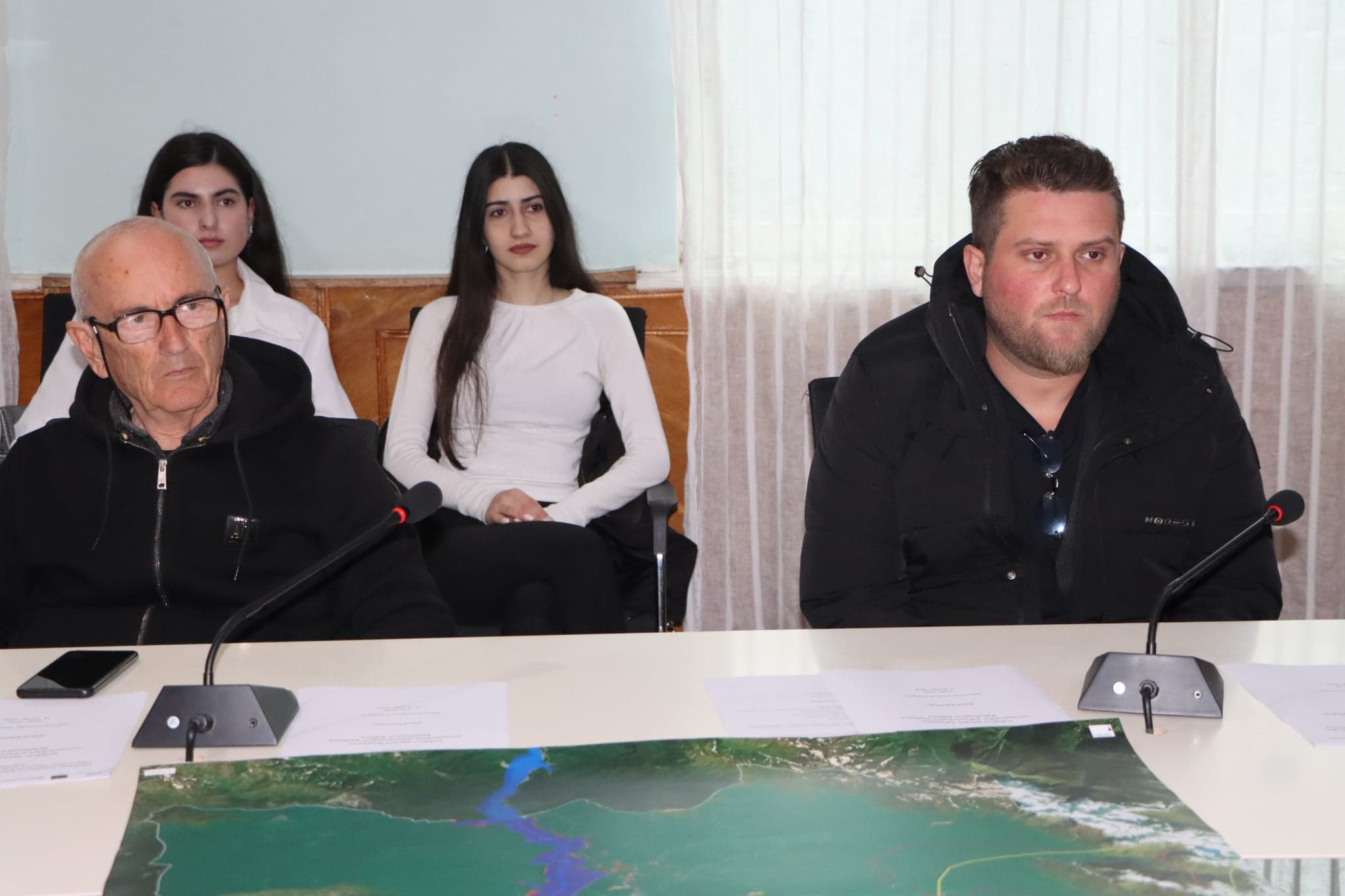 <p style="text-align: justify">ეკოტურიზმის განვითარების გეგმის შემუშავებასთან დაკავშირებით, დღეს წალენჯიხის მერიაში სამუშაო შეხვედრა გაიმართა.</p><p style="text-align: justify">შეხვედრას წალენჯიხის მუნიციპალიტეტის ხელმძღვანელი პირები, შესაბამისი სამსახურების წარმომადგენლები და ეკოტურიზმით დაინტერესებული პირები ესწრებოდნენ.</p><p style="text-align: justify">მუნიციპალიტეტის მერიის ინფორმაციით, შეხვედრა კავკასიის რეგიონული გარემოსდაცვითი ცენტრის წარმომადგენლობის ინიციატივით გაიმართა. აღნიშნული შეხვედრის მიზანია დაინტერესებული მხარეების ჩართულობის უზრუნველყოფა მუნიციპალიტეტისთვის ეკოტურიზმის განვითარების გეგმის მომზადების პროცესში.</p><p style="text-align: justify">შეხვედრის ფორმატში შეიქმნა ფოკუსჯგუფები, რომლებიც ეკოტურიზმის განვითარების გეგმის სხვადასხვა ასპექტებზე იმუშავებენ.</p>