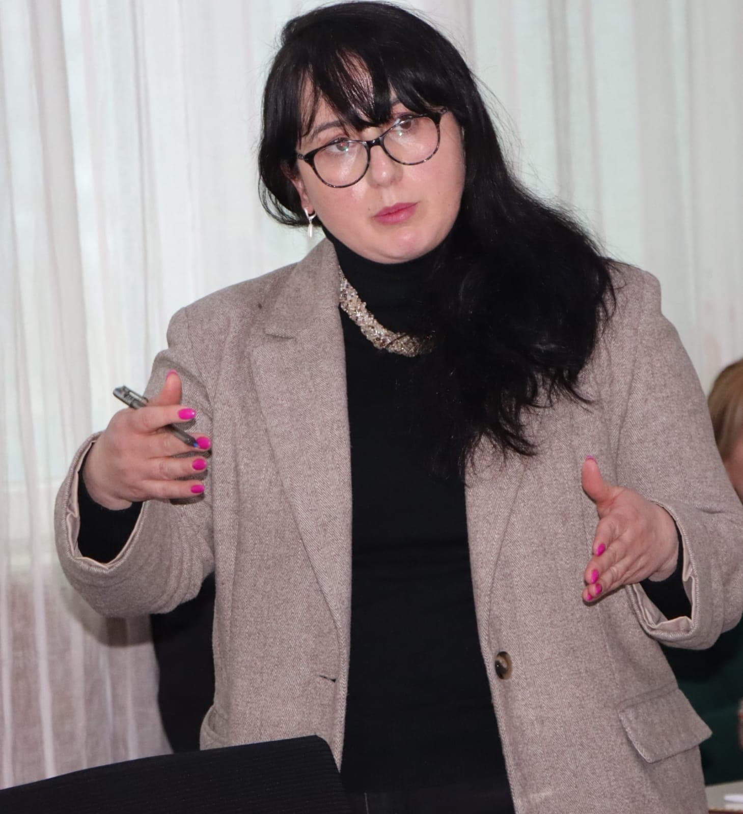 <p style="text-align: justify">ეკოტურიზმის განვითარების გეგმის შემუშავებასთან დაკავშირებით, დღეს წალენჯიხის მერიაში სამუშაო შეხვედრა გაიმართა.</p><p style="text-align: justify">შეხვედრას წალენჯიხის მუნიციპალიტეტის ხელმძღვანელი პირები, შესაბამისი სამსახურების წარმომადგენლები და ეკოტურიზმით დაინტერესებული პირები ესწრებოდნენ.</p><p style="text-align: justify">მუნიციპალიტეტის მერიის ინფორმაციით, შეხვედრა კავკასიის რეგიონული გარემოსდაცვითი ცენტრის წარმომადგენლობის ინიციატივით გაიმართა. აღნიშნული შეხვედრის მიზანია დაინტერესებული მხარეების ჩართულობის უზრუნველყოფა მუნიციპალიტეტისთვის ეკოტურიზმის განვითარების გეგმის მომზადების პროცესში.</p><p style="text-align: justify">შეხვედრის ფორმატში შეიქმნა ფოკუსჯგუფები, რომლებიც ეკოტურიზმის განვითარების გეგმის სხვადასხვა ასპექტებზე იმუშავებენ.</p>