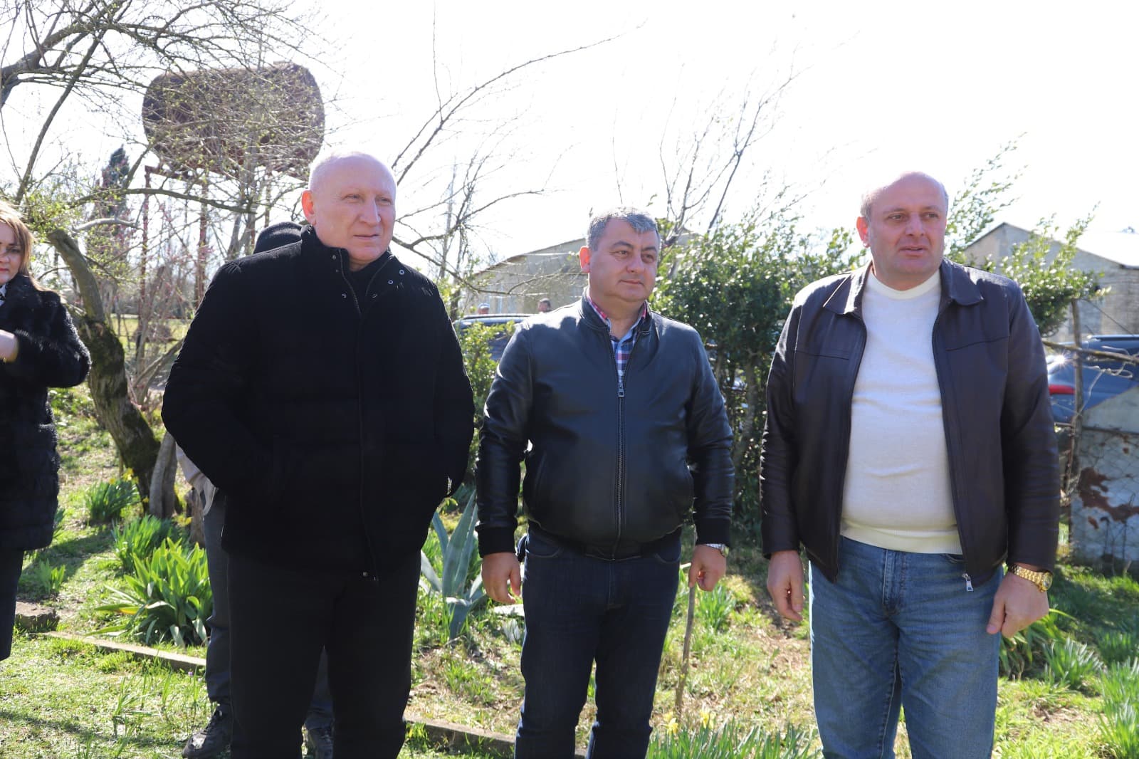 <p style="text-align: justify">თერჯოლის მუნიციპალიტეტის მერმა სოციალურად დაუცველ &nbsp;და მრავალშვილიან ოჯახებს საყოფაცხოვრებო ნივთები გადასცა.</p><p style="text-align: justify">მანუჩარ რობაქიძემ სოციალური დახმარების ბენეფიციარი ოჯახები საკრებულოს თავმჯდომარე სოსო ჩაფიჩაძესთან ერთად მოინახულა.</p><p style="text-align: justify">მიმდინარე წლის პირველი სოციალური აქცია, რომლის ბიუჯეტიც 4000 ლარზე მეტია, მერიის ბავშვთა დაცვისა და მხარდაჭერის განყოფილების ორგანიზებით განხორციელდა.&nbsp;</p><p style="text-align: justify">თერჯოლის მერის ინიციატივით, მსგავსი ტიპის აქციები ბავშვიანი ოჯახების მხარდაჭერის პროგრამის ფარგლებში ინტენსიურად ეწყობა და მოქალაქეების საცხოვრებელი პირობების გაუმჯობესებას ისახავს მიზნად.</p><p style="text-align: justify">მუნიციპალიტეტში აღნიშნული პროგრამა უკვე მეოთხე წელია, მოქმედებს და ამ დრომდე დახმარება 90-მდე ოჯახმა მიიღო.</p>