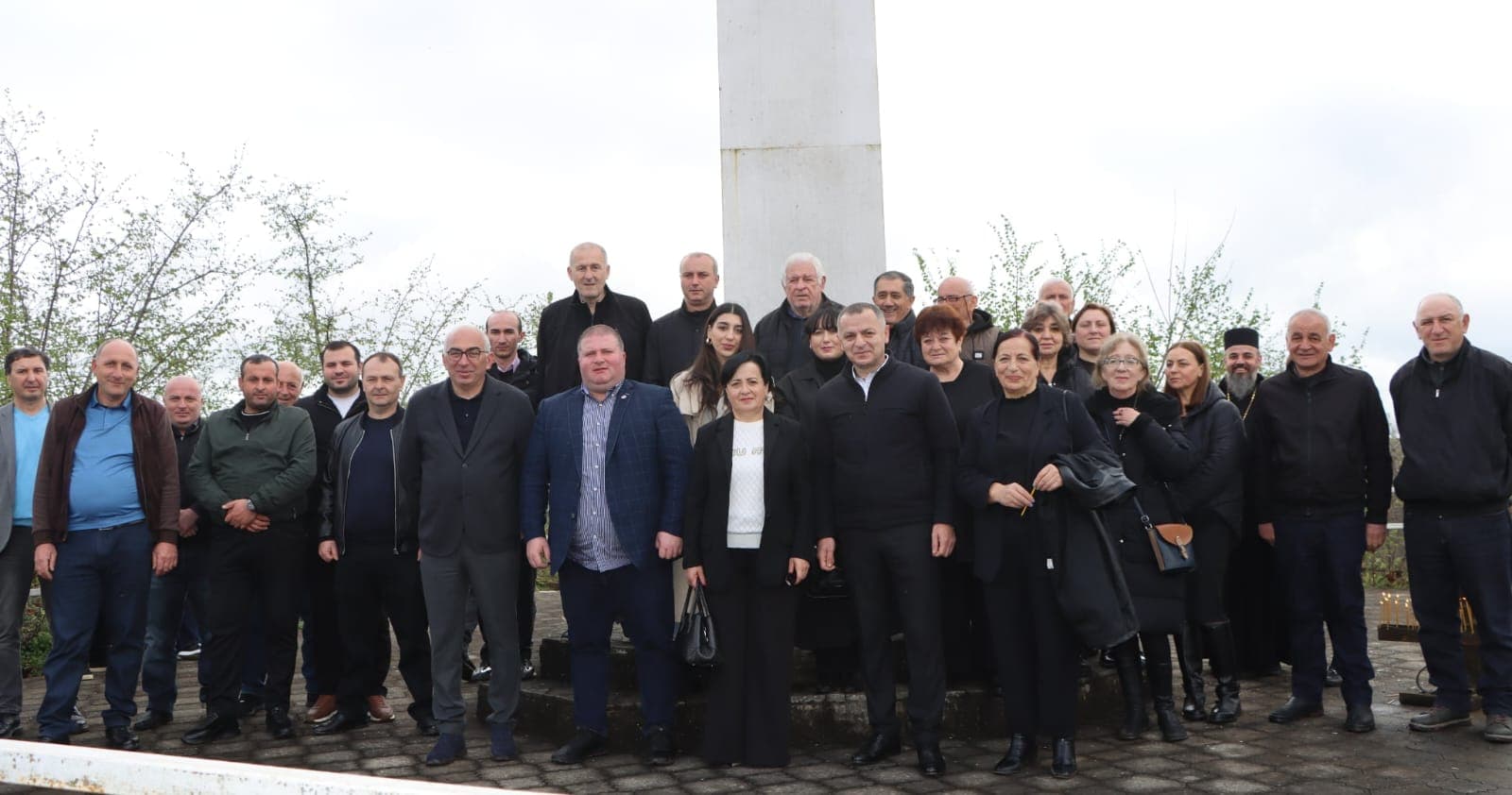 <p style="text-align: justify">31 მარტი საქართველოს დამოუკიდებლობის აღდგენის საკითხებზე ჩატარებული რეფერენდუმისა &nbsp;და საქართველოს პირველი პრეზიდენტის ზვიად გამსახურდიას დაბადების დღეა.</p><p style="text-align: justify">ამ დღესთან დაკავშირებით, წალენჯიხის მუნიციპალიტეტში ზვიად გამსახურდიას ბიუსტი და ზვიადის სახელობის გორა ადგილობრივი ხელისუფლების წარმომადგენლებმა და სხვადასხვა სტრუქტურული ერთეულების ხელმძღვანელებმა ყვავილებით შეამკეს.&nbsp;</p><p style="text-align: justify">ნაგურუს წმინდა გიორგის სახელობის &nbsp;ტაძრის წინამძღვარმა დეკანოზმა ილია სარიამ პირველი პრეზიდენტის სულის მოსახსენებელი პანაშვიდი გადაიხადა.</p><p style="text-align: justify">35 წლის წინ, 1991 წლის 31 მარტს, პირველი პრეზიდენტის ზვიად გამსახურდიას გადაწყვეტილებით, საყოველთაო რეფერენდუმი ჩატარდა.&nbsp;</p><p style="text-align: justify">1991 წლის 9 აპრილს კი საქართველოს რესპუბლიკის უზენაესმა საბჭომ სახელმწიფოებრივი დამოუკიდებლობის აღდგენა გამოაცხადა.</p><p style="text-align: justify">საქართველოს პირველ პრეზიდენტს, მწერალს, მთარგმნელს, დისიდენტს, ფილოლოგიის მეცნიერებათა დოქტორს, საქართველოს ეროვნულ გმირს ზვიად გამსახურდიას დღეს, 87 წელი შეუსრულდებოდა.</p>