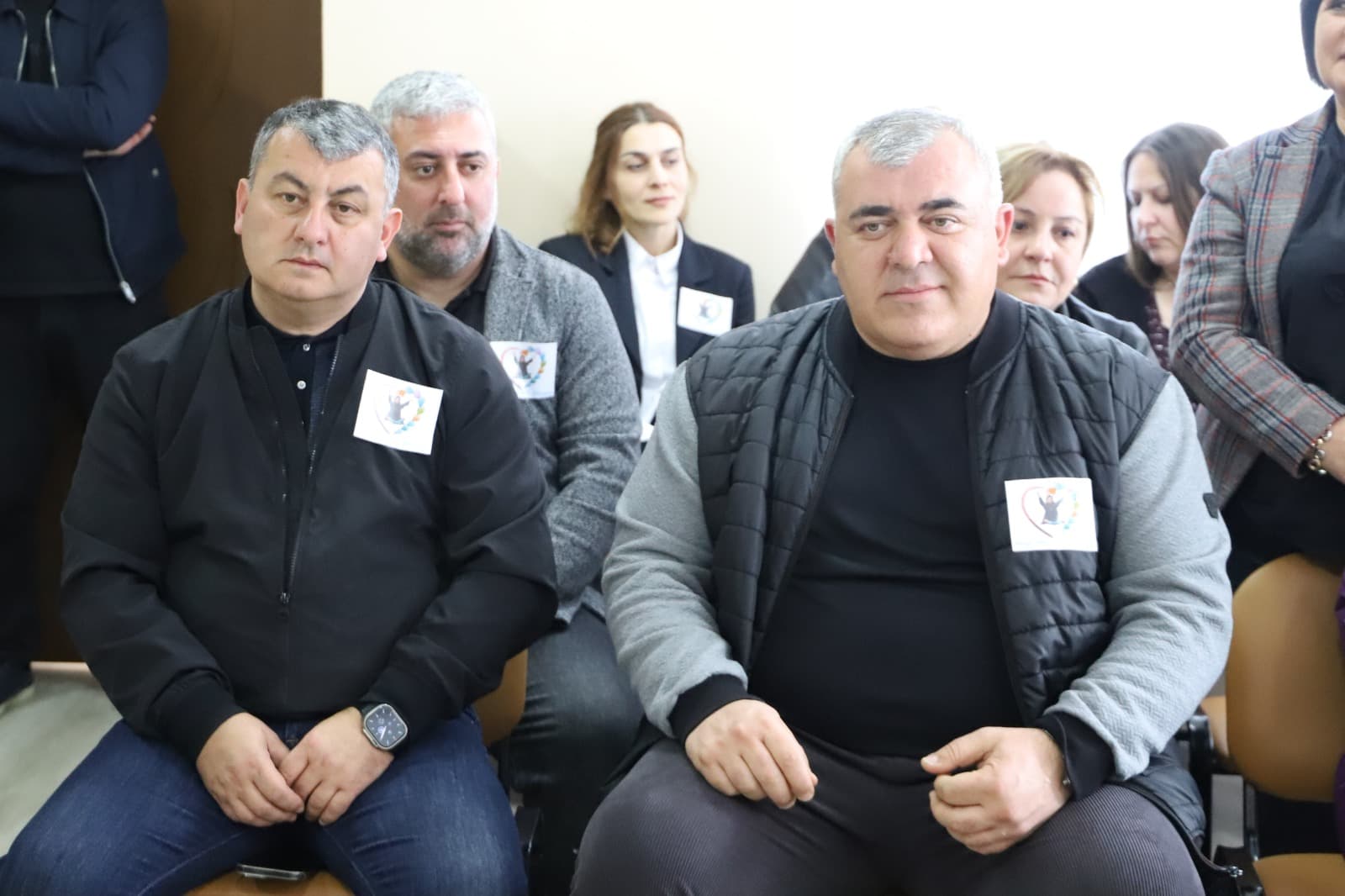 <p style="text-align: justify">თერჯოლის მუნიციპალიტეტის მერის მოადგილე მირზა ქოჩიაშვილი, საკრებულოს თავმჯდომარესთან სოსო ჩაფიჩაძესთან ერთად, მუნიციპალიტეტში არსებულ დღის ცენტრებში: „საპოვნელა“ და „მზის სხივი“ გამართულ ღონისძიებას დაესწრო.</p><p style="text-align: justify">ღონისძიება დაუნის სინდრომის მსოფლიო დღის კვირეულის ფარგლებში, მერიის განათლების,კულტურის,სპორტის და ახალგაზრდულ საქმეთა სამსახურის ორგანიზებით და კერძო სკოლა "მზეკაბანის” მოსწავლეების ჩართულობით ჩატარდა, სლოგანით „ერთად მარტოობის წინააღმდეგ“ .</p><p style="text-align: justify">ღონისძიებაზე გამოფენილი იყო სასწავლო-სარეაბილიტაციო დღის ცენტრების აღსაზრდელთა ნამუშევრები.</p><p style="text-align: justify">თვითმმართველობის ხელმძღვანელმა პირებმა აღნიშნულ დღის ცენტრებს, საწარმო „ბაბალეს“ პროდუქცია გადასცეს საჩუქრად.&nbsp;</p><p style="text-align: justify">ტრადიციულად, დღის ცენტრების ეზოში, აღსაზრდელების მიერ დაირგო ნერგები.</p><p style="text-align: justify">დღის ცენტრებში მოწყობილ ღონისძიებას ადგილობრივი ხელისუფლების წარმომადგენლები დაესწრნენ.</p>