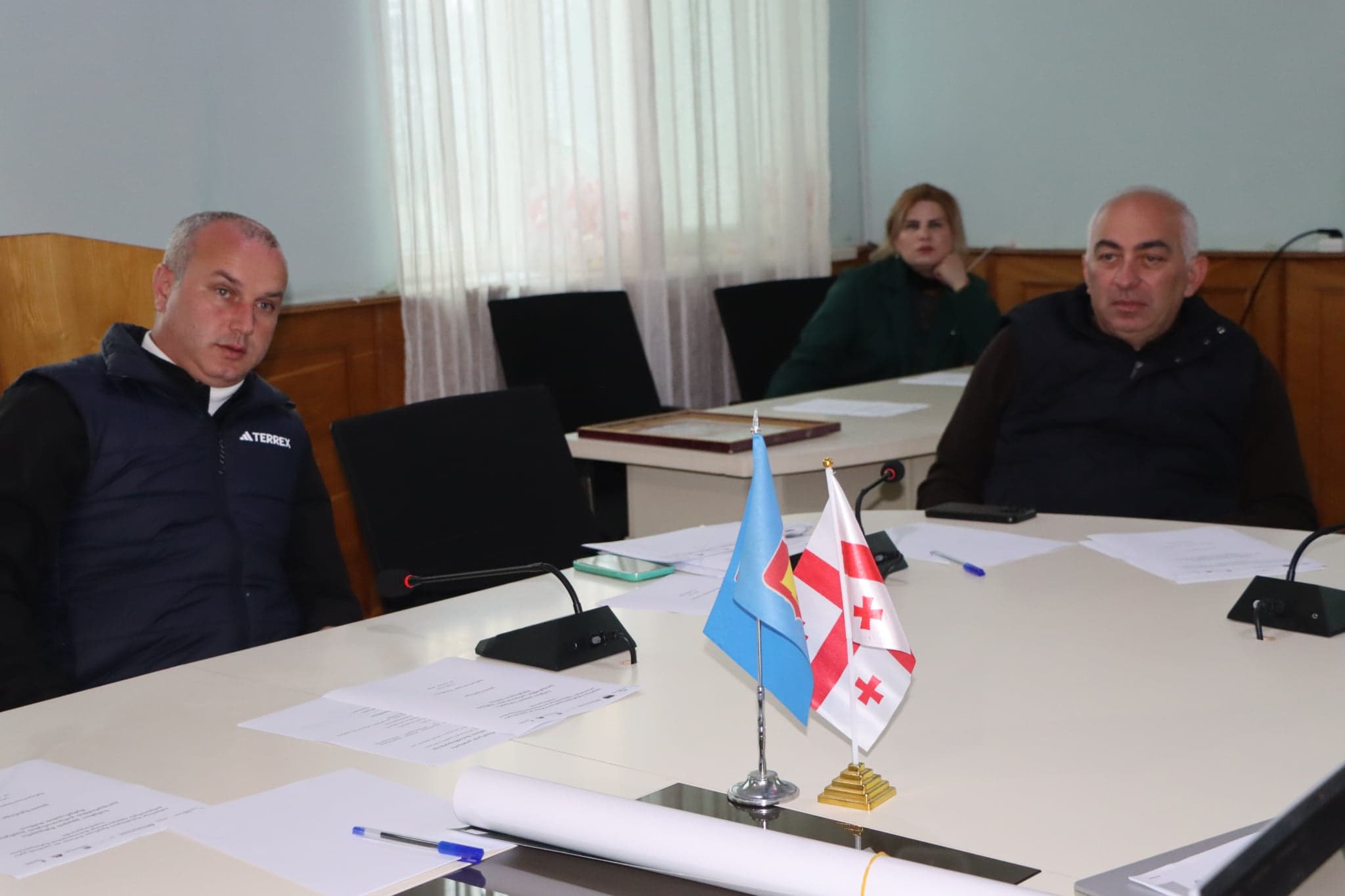 <p style="text-align: justify">ეკოტურიზმის განვითარების გეგმის შემუშავებასთან დაკავშირებით, დღეს წალენჯიხის მერიაში სამუშაო შეხვედრა გაიმართა.</p><p style="text-align: justify">შეხვედრას წალენჯიხის მუნიციპალიტეტის ხელმძღვანელი პირები, შესაბამისი სამსახურების წარმომადგენლები და ეკოტურიზმით დაინტერესებული პირები ესწრებოდნენ.</p><p style="text-align: justify">მუნიციპალიტეტის მერიის ინფორმაციით, შეხვედრა კავკასიის რეგიონული გარემოსდაცვითი ცენტრის წარმომადგენლობის ინიციატივით გაიმართა. აღნიშნული შეხვედრის მიზანია დაინტერესებული მხარეების ჩართულობის უზრუნველყოფა მუნიციპალიტეტისთვის ეკოტურიზმის განვითარების გეგმის მომზადების პროცესში.</p><p style="text-align: justify">შეხვედრის ფორმატში შეიქმნა ფოკუსჯგუფები, რომლებიც ეკოტურიზმის განვითარების გეგმის სხვადასხვა ასპექტებზე იმუშავებენ.</p>