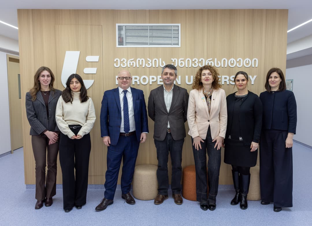"ევროპის უნივერსიტეტში" აშშ-ის საელჩოს ინგლისური ენის პროგრამების წარმომადგენლებთან სამუშაო შეხვედრა გაიმართა