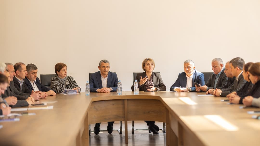 ნინო ნიჟარაძემ ხულოსა და შუახევის მუნიციპალიტეტებში სამუშაო შეხვედრები გამართა