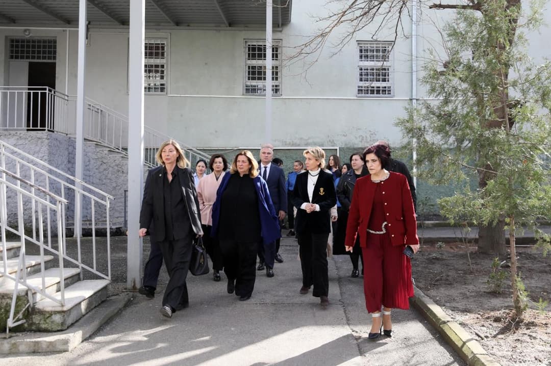 First Lady Tamar Bagrationi marks Mother’s Day at women’s penitentiary facility