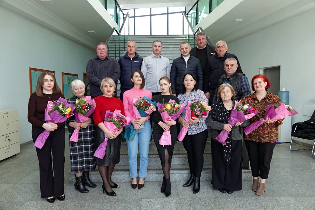 წალენჯიხის მერმა მუნიციპალიტეტში 24-საათიან რეჟიმში მომუშავე დაწესებულებების ქალ-თანამშრომლებს 8 მარტი მიულოცა