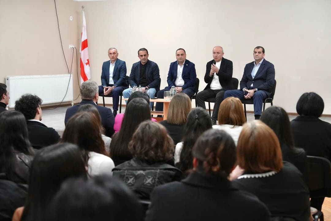 ზვიად გაბისონია ლაგოდეხის მუნიციპალიტეტში სტუდენტებსა და აბიტურიენტებს შეხვდა