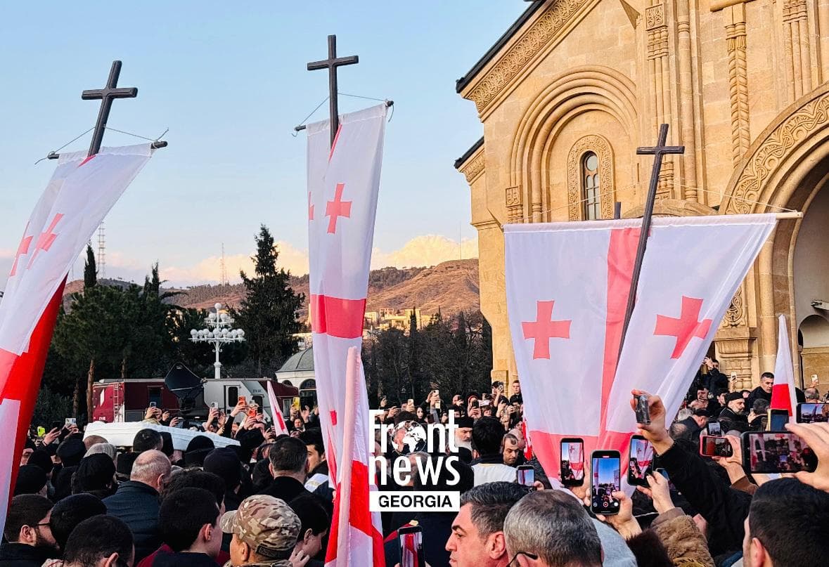 პატრიარქი სამების საკათედრო ტაძარში გადაასვენეს