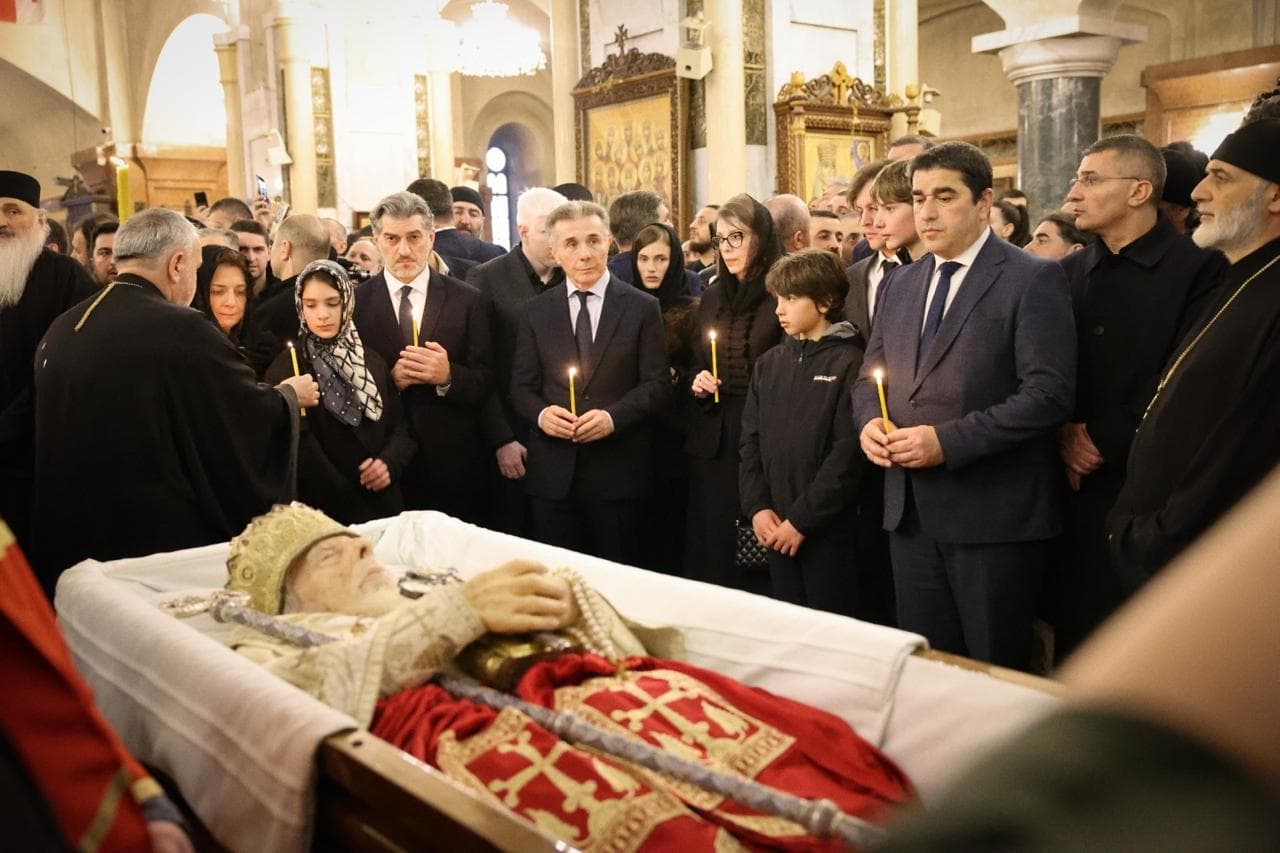 Georgian Parliament leaders and officials attend Patriarch Ilia II’s transfer to Holy Trinity Cathedral