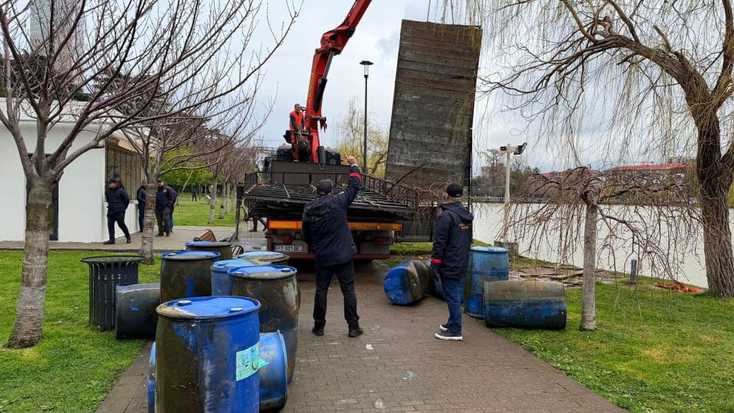 Batumi authorities remove unauthorized structures from central park