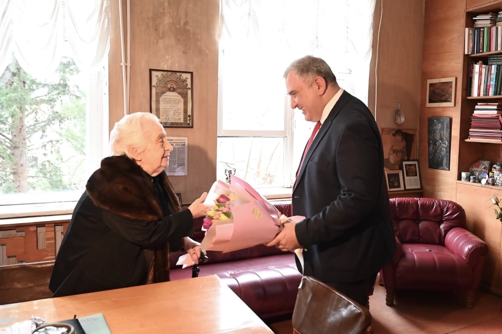 Frontnews image description