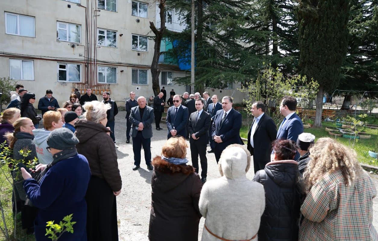 Frontnews image description