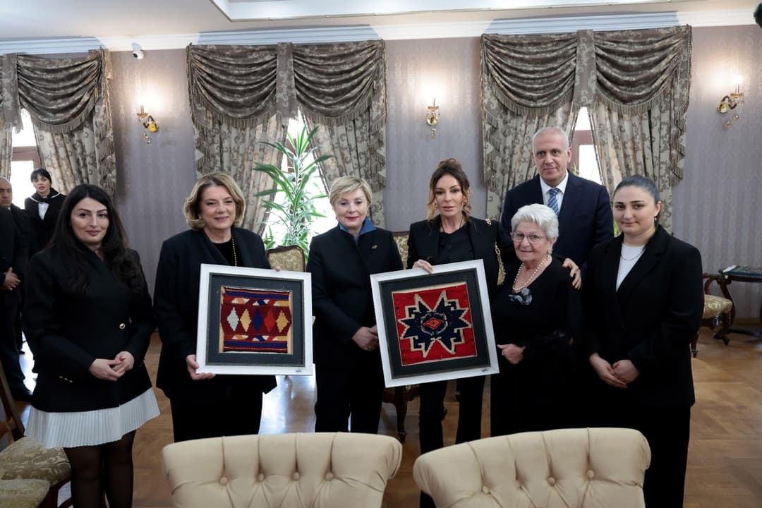 თამარ ბაგრატიონი მეჰრიბან ალიევასთან ერთად მირზა-ფათალი ახუნდოვის სახელობის აზერბაიჯანული კულტურის მუზეუმს ეწვია