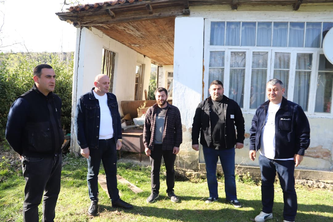 თერჯოლის მერმა სოციალურად დაუცველ და მრავალშვილიან ოჯახებს საყოფაცხოვრებო ნივთები გადასცა