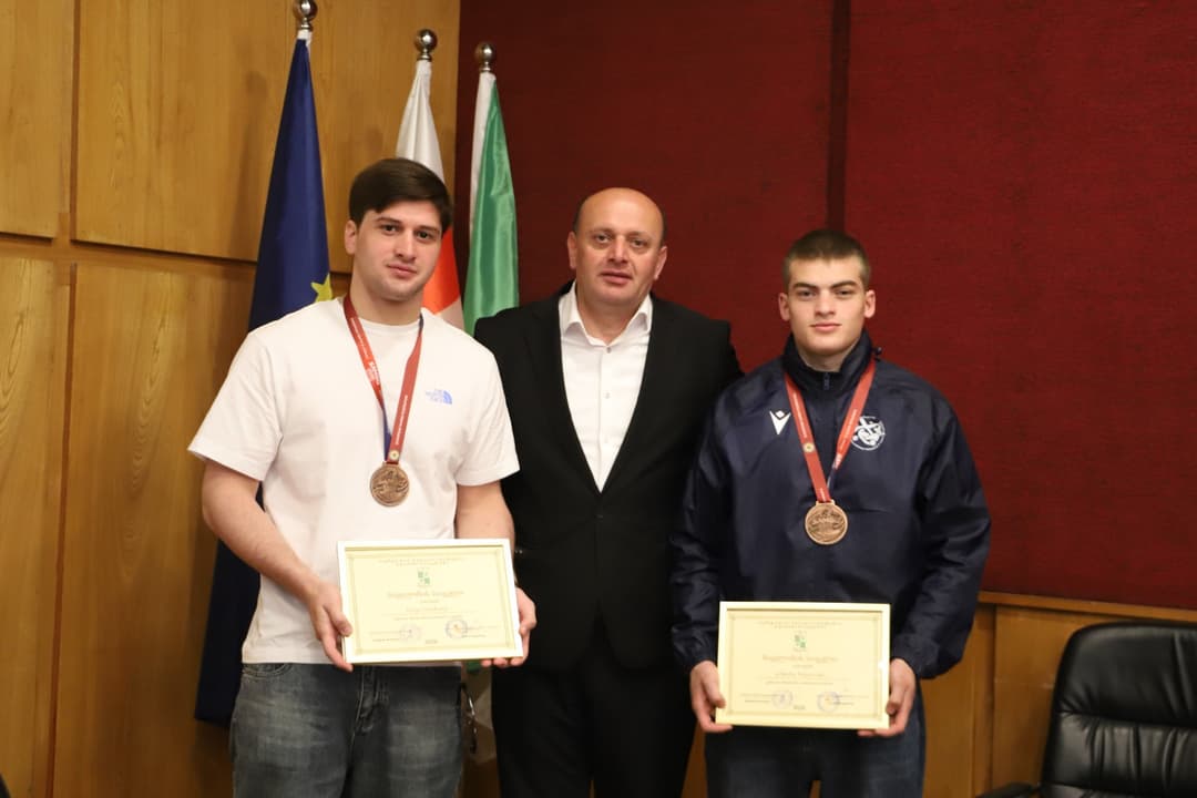 თერჯოლის მუნიციპალიტეტის მერი სამბოში ევროპის პრიზიორებს - ვახტანგ შუღლაძეს და ლუკა ნიქაბაძეს შეხვდა