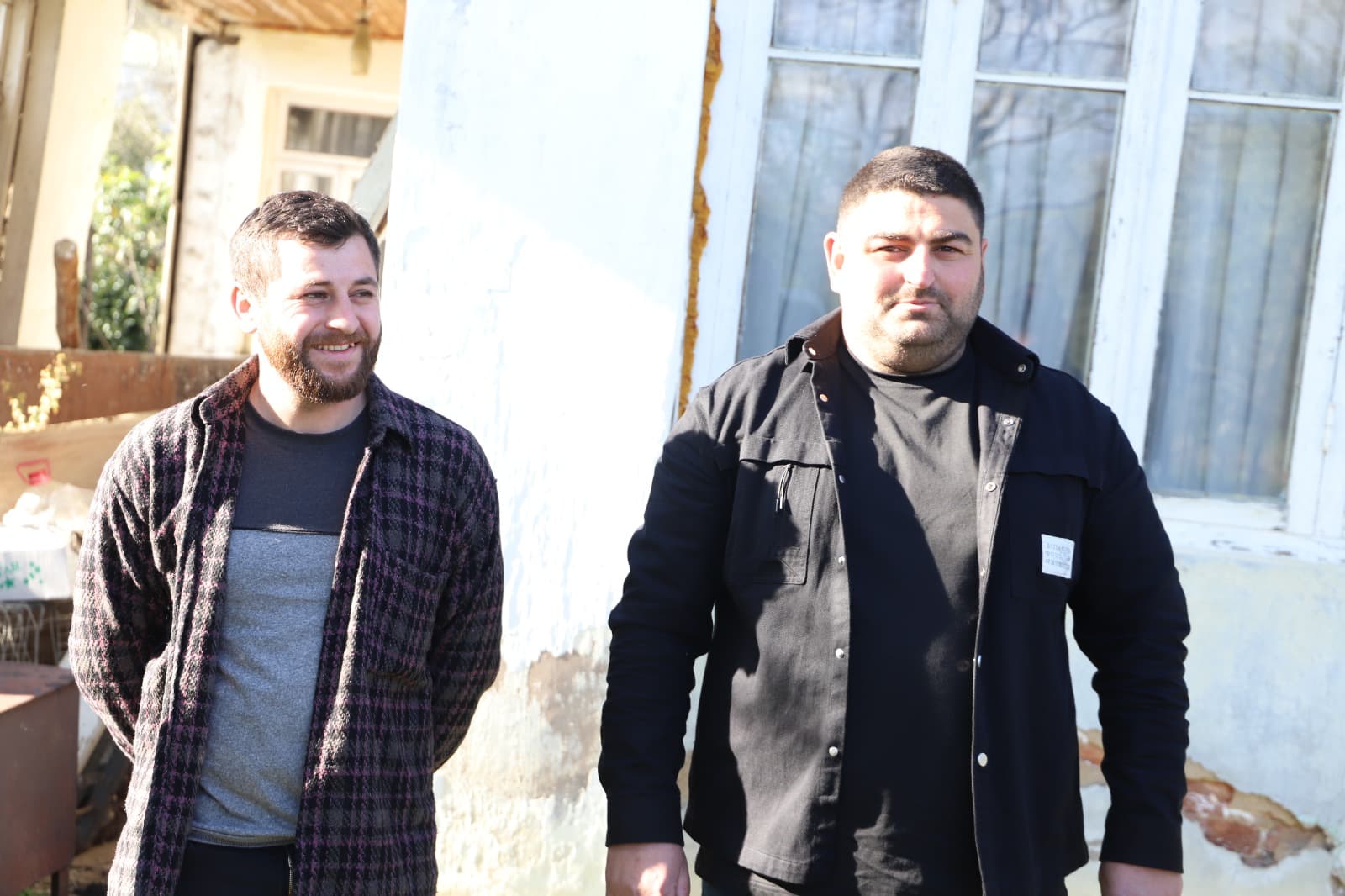 <p style="text-align: justify">თერჯოლის მუნიციპალიტეტის მერმა სოციალურად დაუცველ და მრავალშვილიან ოჯახებს საყოფაცხოვრებო ნივთები გადასცა.</p><p style="text-align: justify">მანუჩარ რობაქიძემ სოციალური დახმარების ბენეფიციარი ოჯახები საკრებულოს თავმჯდომარე სოსო ჩაფიჩაძესთან ერთად მოინახულა.</p><p style="text-align: justify">მიმდინარე წლის მორიგი სოციალური აქცია მერიის ჯანდაცვისა და სოციალურ საკითხთა სამსახურის, ბავშვის დაცვისა და მხარდაჭერის განყოფილების ორგანიზებით განხორციელდა.&nbsp;</p><p style="text-align: justify">თერჯოლის მერის ინიციატივით, მსგავსი ტიპის აქციები ბავშვიანი ოჯახების მხარდაჭერის პროგრამის ფარგლებში ინტენსიურად ეწყობა და მოქალაქეების საცხოვრებელი პირობების გაუმჯობესებას ისახავს მიზნად.</p><p style="text-align: justify">მუნიციპალიტეტში აღნიშნული პროგრამა უკვე მეოთხე წელია, მოქმედებს და ამ დრომდე დახმარება 90-მდე ოჯახმა მიიღო.</p>