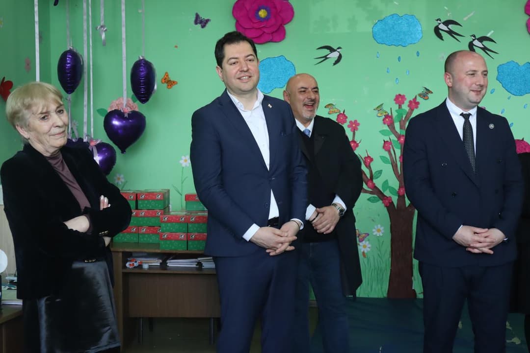 დავით ფაცაციამ თბილისის ზღვაზე მდებარე ბაგა-ბაღსა და საპატრიარქოს პატრონაჟის ქვეშ მყოფ ბავშვთა თავშესაფარს - "კიდევაც დაიზრდებიან" საჩუქრები გადასცა