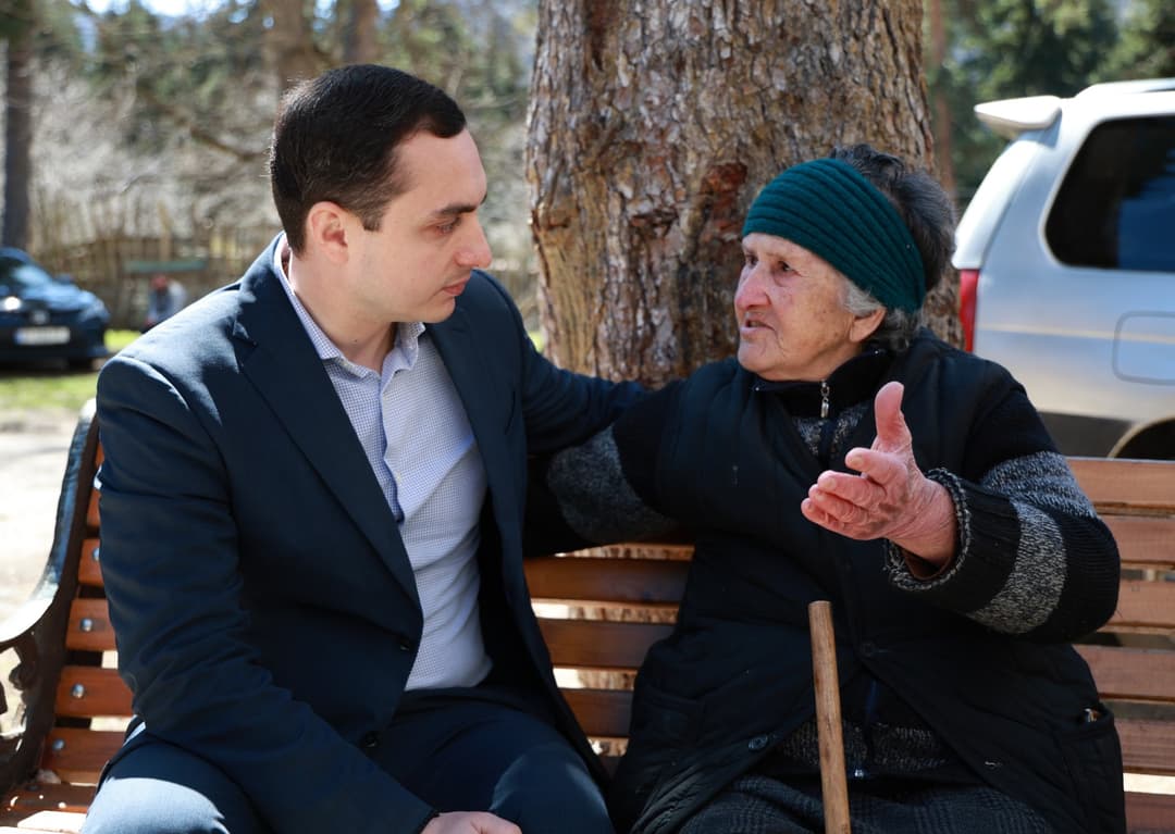 აფხაზეთის მთავრობის თავმჯდომარე ბორჯომში მცხოვრებ აფხაზეთიდან დევნილებს შეხვდა