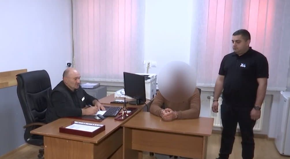 კახეთის პოლიციამ ყოფილი მეუღლის მიმართ ჩადენილი სხვადასხვა დანაშაულებისთვის ერთი პირი დააკავა