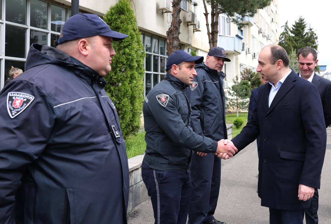გეკა გელაძემ შსს-ს სხვადასხვა დანაყოფის თანამშრომლებს აღდგომის დღესასწაული მიულოცა