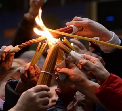 მაცხოვრის საფლავზე წმინდა ცეცხლი გადმოვიდა