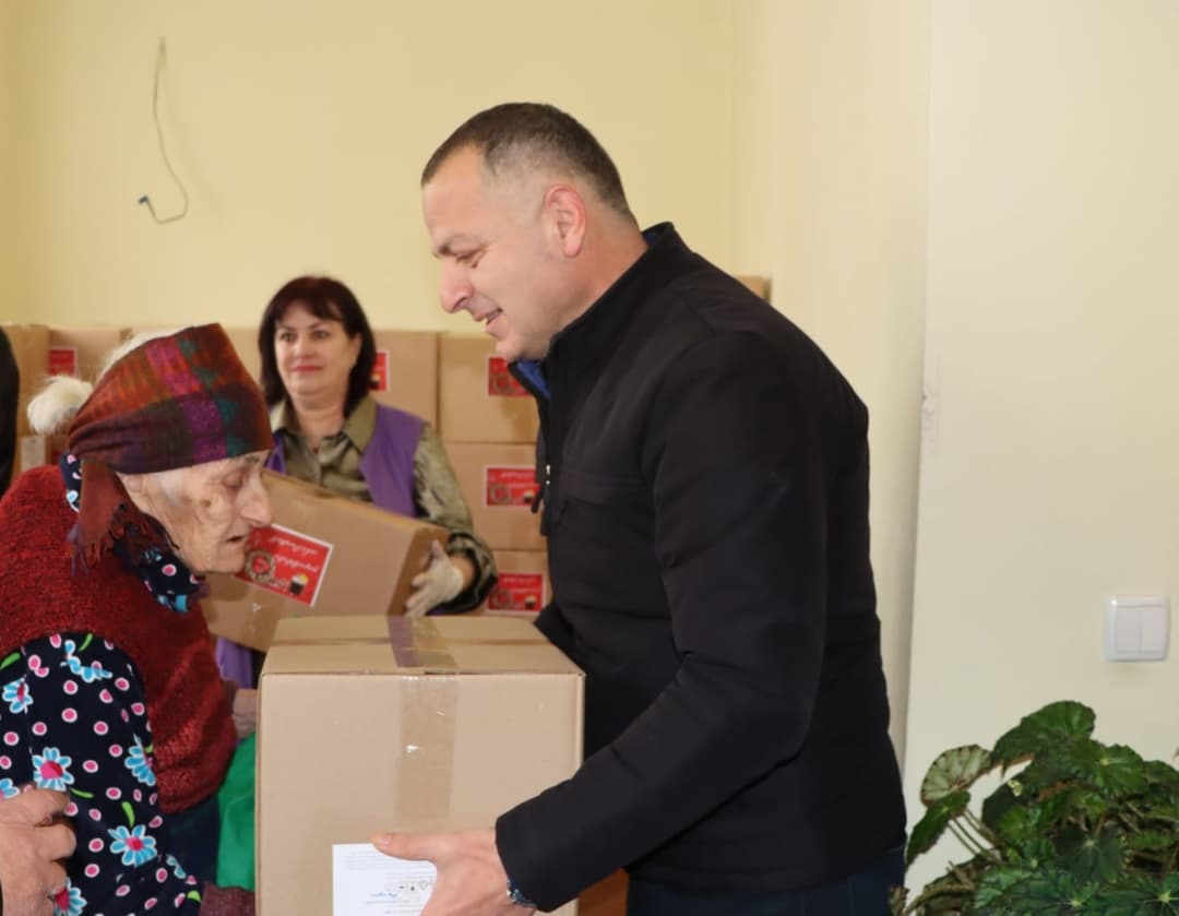 წალენჯიხაა და ჯვარში უფასო სასადილოთი მოსარგებლე ბენეფიციარებს სააღდგომო ნობათი გადაეცათ