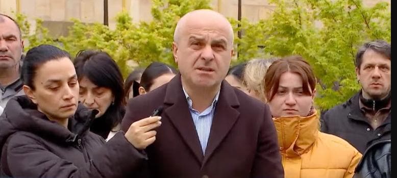 "ერთი მხრივ, ვებრძვით დაავადებას და უფრო მეტ ბრძოლას გვიცხადებს სახელმწიფო და ჯანდაცვის სამინისტრო ამ ბრძოლაში დაპირისპირებულია ჩვენთან"