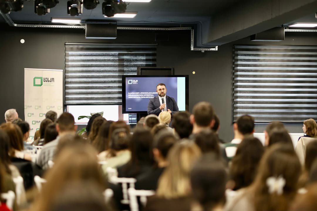 ცესკომ რუსთავის ახალგაზრდულ ცენტრში ახალგაზრდებთან შეხვედრა გამართა