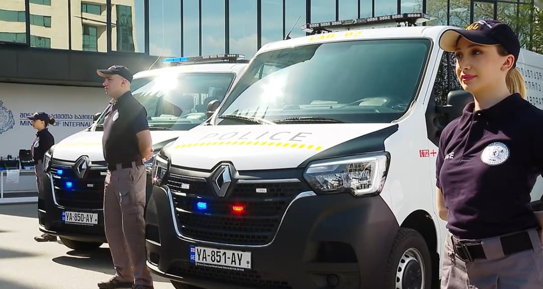 გეკა გელაძემ საექსპერტო-კრიმინალისტიკური დეპარტამენტის განახლებული ავტოპარკი და ახალი მოძრავი ლაბორატორიები დაათვალიერა