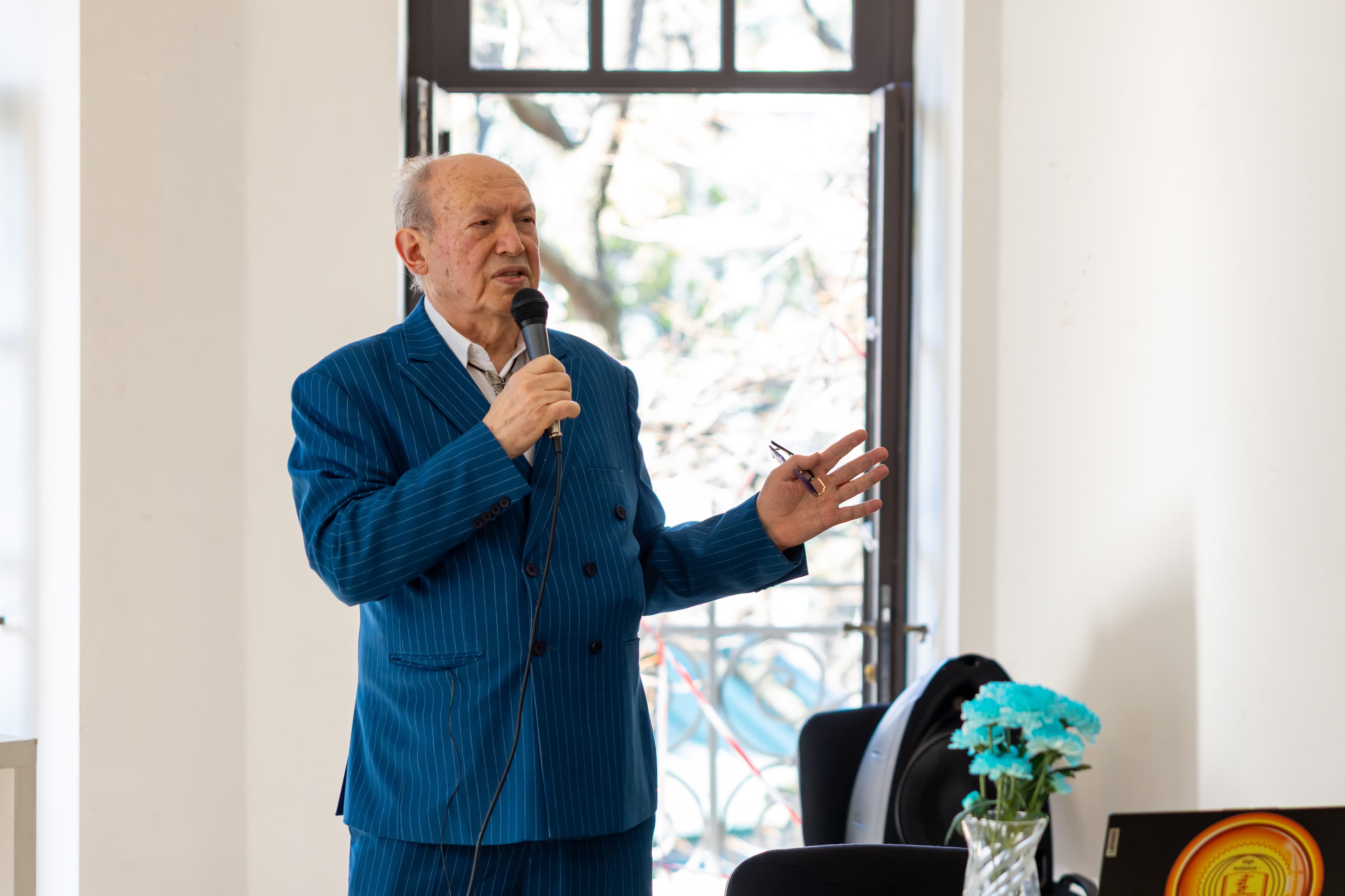 Frontnews image description