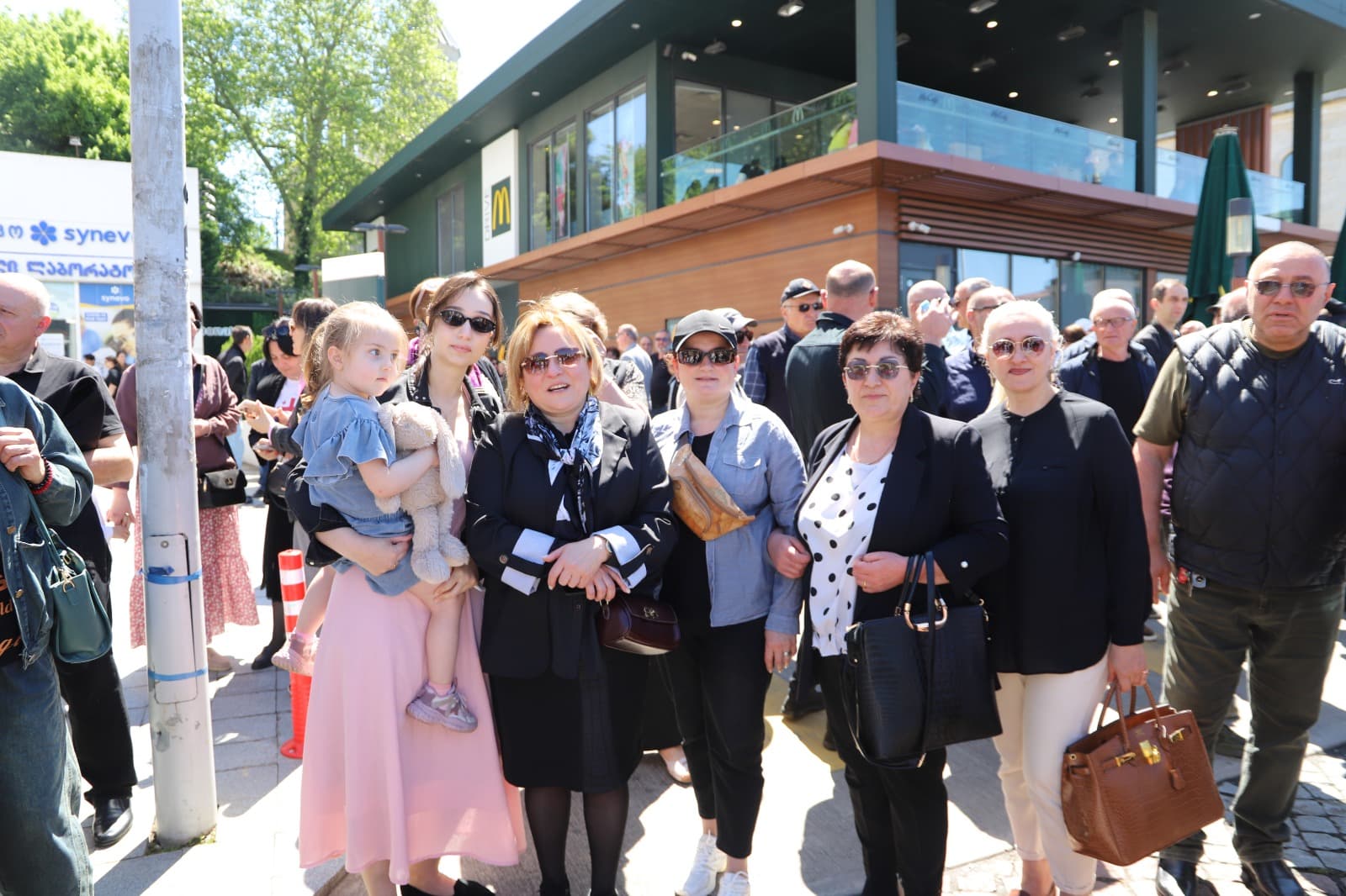 <p style="text-align: justify">ოჯახის სიწმინდისა და მშობლების პატივისცემის დღესთან დაკავშირებით, მუნიციპალიტეტის მერის ხელმძღვანელობით, თერჯოლის მუნიციპალიტეტი ქუთაისში ტრადიციულ მსვლელობაში ჩაერთო.</p><p style="text-align: justify">უწმინდეს ილია მეორის მიერ დაწესებულ ტრადიციას თერჯოლის მუნიციპალიტეტიდან ასობით მოქალაქე შეუერთდა.</p>