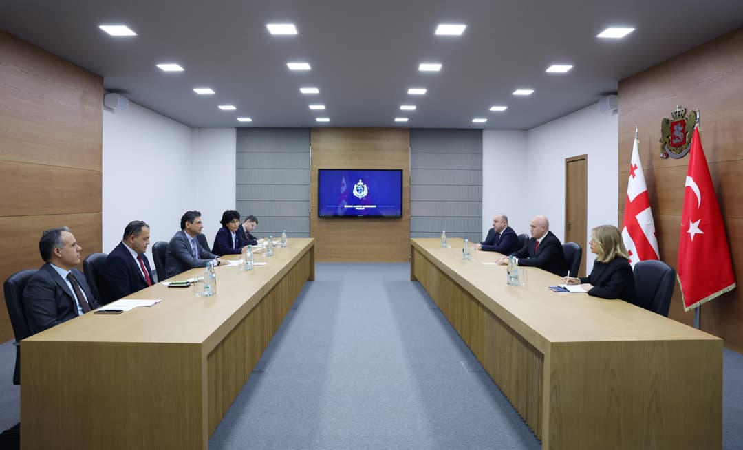 სულხან თამაზაშვილმა თურქეთის რესპუბლიკის ელჩთან გაცნობითი შეხვედრა გამართა