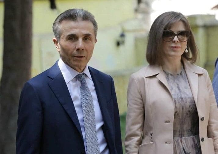 ბიძინა და ეკატერინა ივანიშვილები მეუფე შიოს კათოლიკოს-პატრიარქად არჩევას ულოცავენ