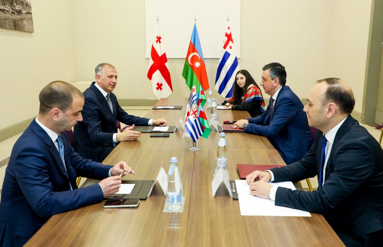 Adjara government chief holds talks with Azerbaijani diplomats on trade and tourism cooperation