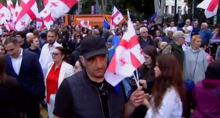 ოპოზიციის ალიანსის ორგანიზებით, საპროტესტო მსვლელობა იმართება