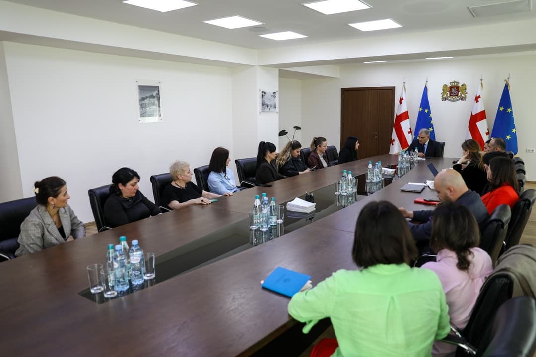 მიხეილ სარჯველაძე ცისტური ფიბროზის მქონე პაციენტების მშობლებს შეხვდა