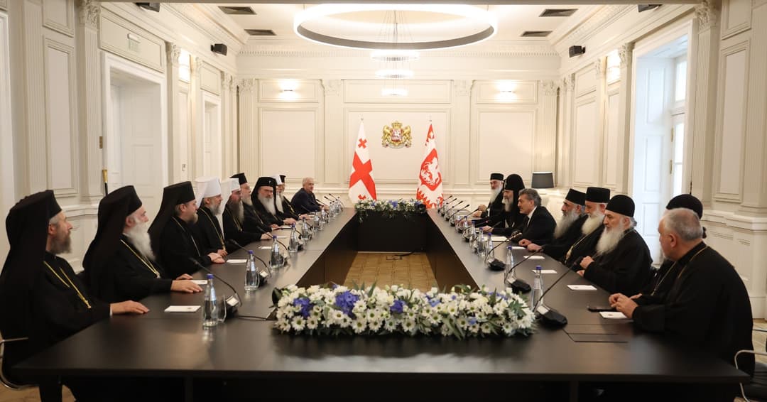 მიხეილ ყაველაშვილმა პატრიარქის აღსაყდრებასთან დაკავშირებით ჩამოსულ სტუმრებს პრეზიდენტის სასახლეში უმასპინძლა