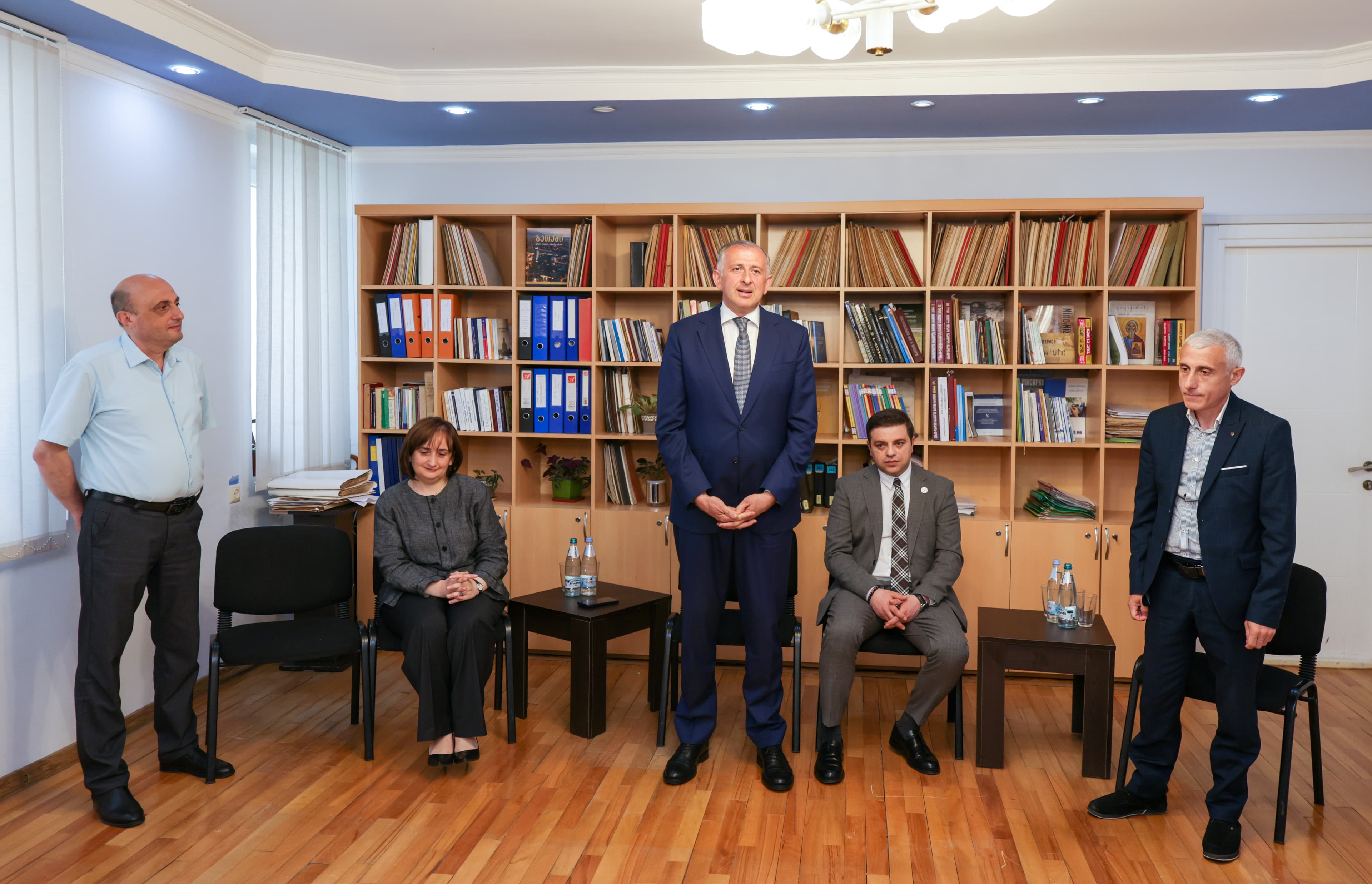 ზურაბ პატარაძემ საარქივო სამმართველოს თანამშრომლებს ახალი ხელმძღვანელობა წარუდგინა