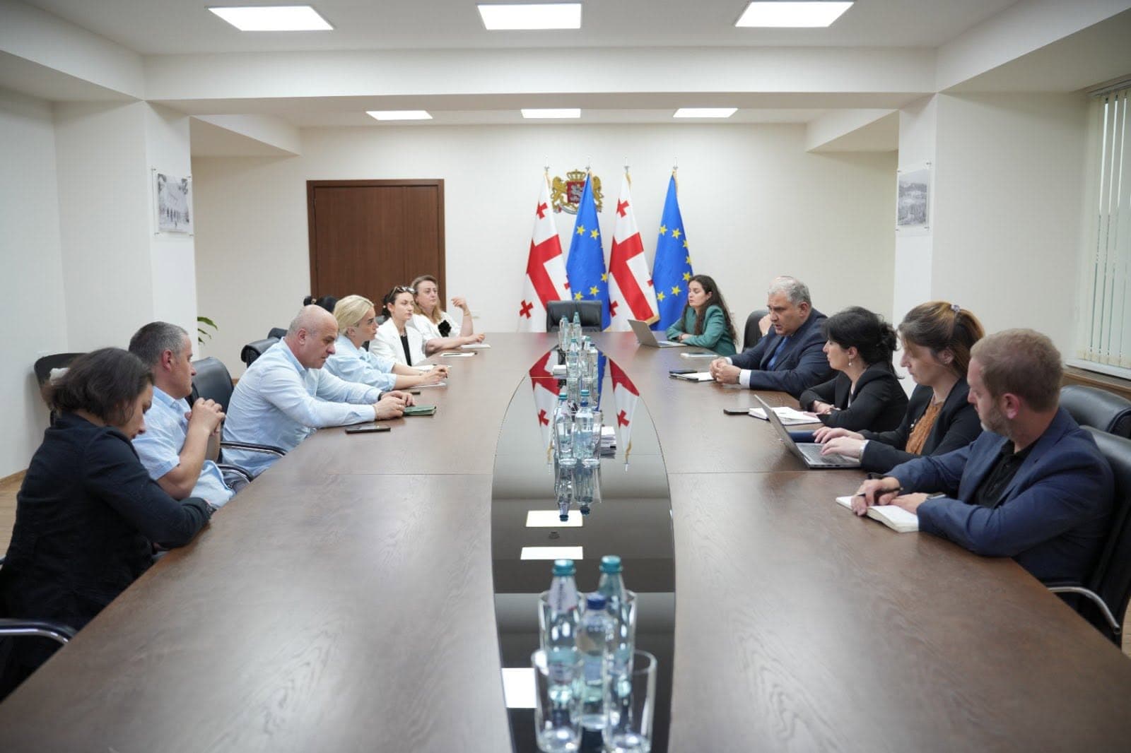 ჯანდაცვის სამინისტროში დიუშენის კუნთოვანი დისტროფიის მქონე პაციენტების მშობლებთან სამუშაო შეხვედრა გაიმართა