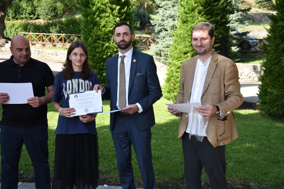 პროექტის “აფხაზეთიდან დევნილი ახალგაზრდებისათვის კულტურულ-შემეცნებითი საერთაშორისო ბანაკი“ მონაწილეებს სერტიფიკატები გადაეცათ