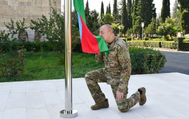 ალიევმა მთიანი ყარაბაღის რამდენიმე ქალაქში აზერბაიჯანის დროშა აღმართა