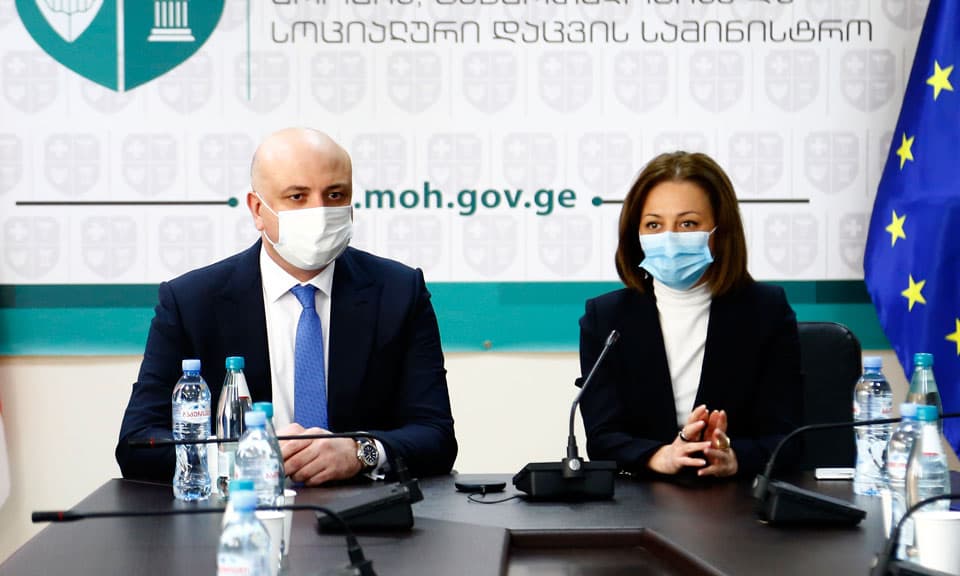 ეკატერინე ტიკარაძემ თანამშრომლებს ჯანდაცვის ახალი მინისტრი ზურაბ აზარაშვილი წარუდგინა