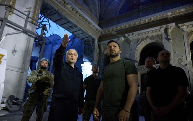 ზელენსკიმ ოდესაში რუსების მიერ დაბომბილი ფერისცვალების ტაძარი დაათვალიერა